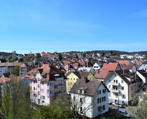 549 - Einzimmerwohnung mit sehr großer Dachterrasse in Stuttgart-Botnang - Heckenlau Immobilien - Makler für den Verkauf von Wohnimmobilien in Stuttgart